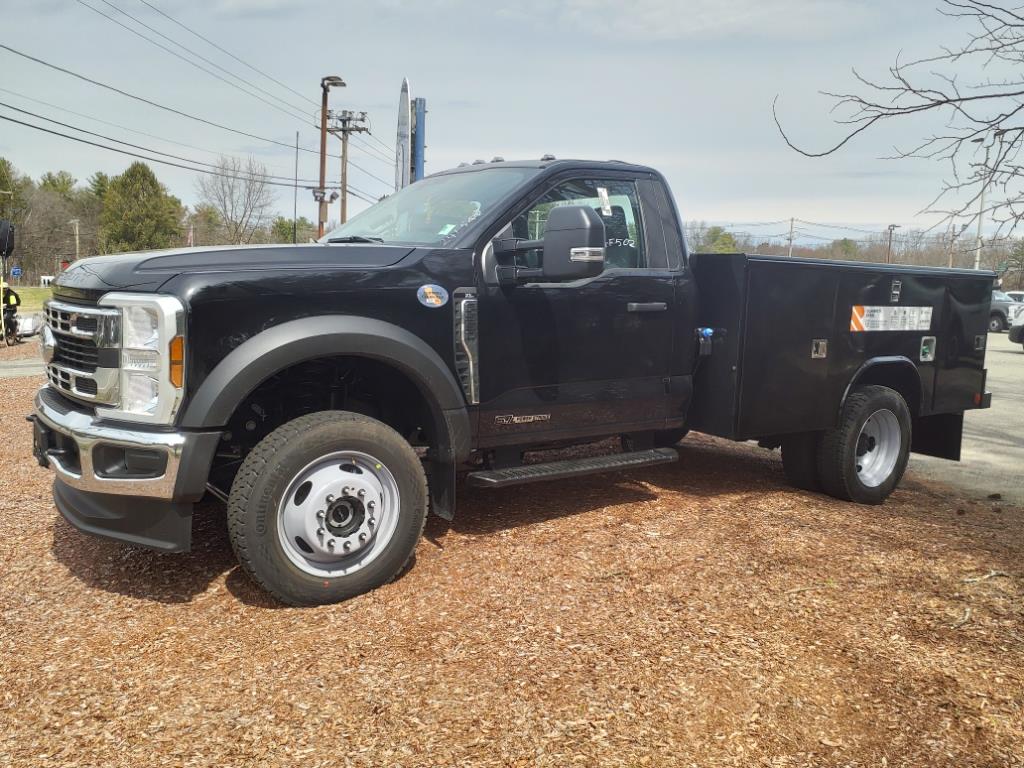 new 2024 Ford F-550 Super Duty car