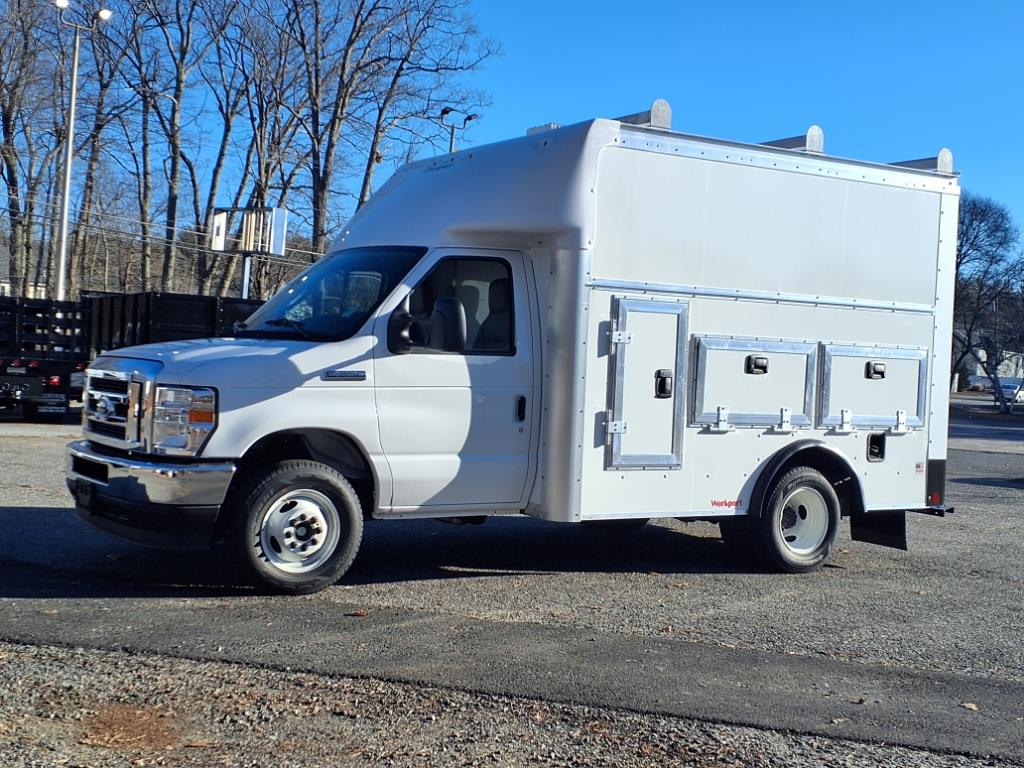 new 2025 Ford E350 Super Duty car