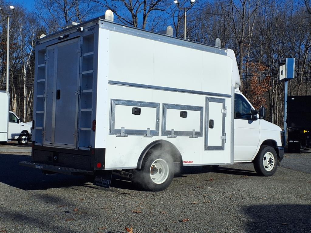 new 2025 Ford E350 Super Duty car