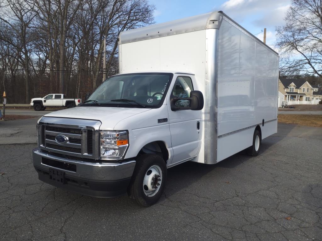 new 2023 Ford Econoline SD car