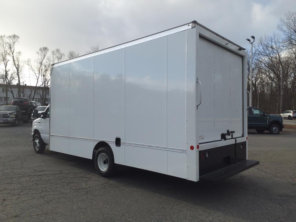 new 2023 Ford Econoline SD car