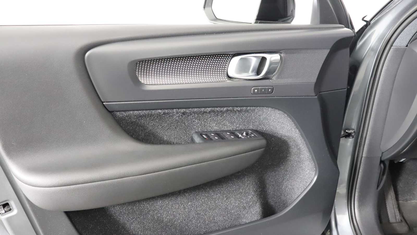 used 2019 Volvo XC40 car, priced at $24,698