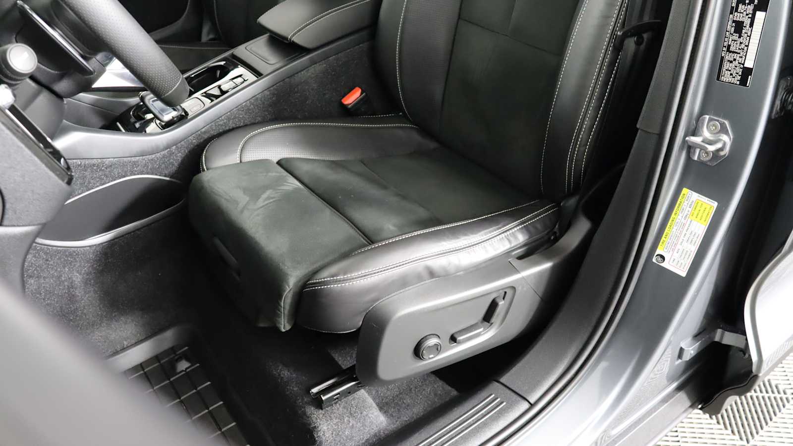 used 2019 Volvo XC40 car, priced at $24,698