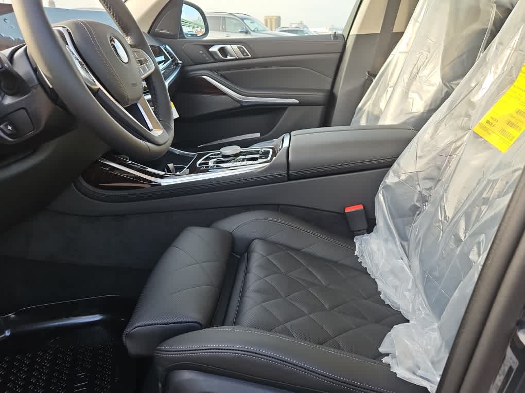 new 2025 BMW X7 car, priced at $94,275