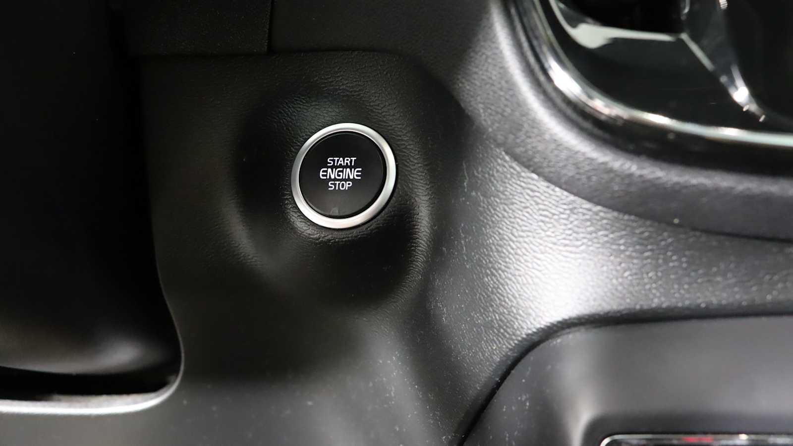 used 2019 Volvo XC40 car, priced at $24,698