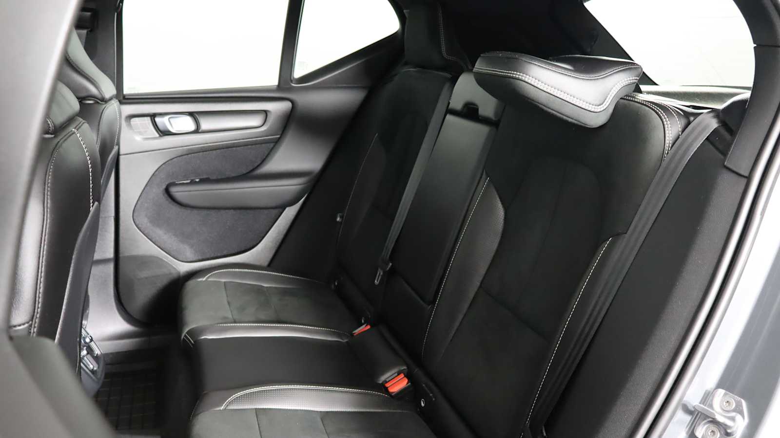 used 2019 Volvo XC40 car, priced at $24,698