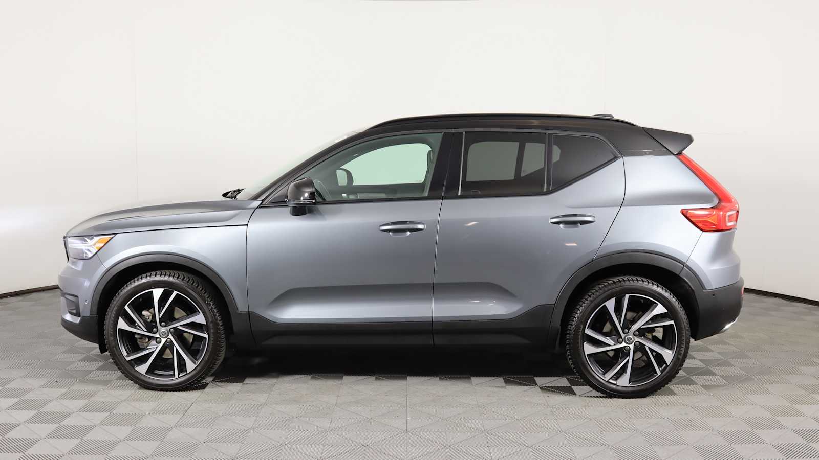 used 2019 Volvo XC40 car, priced at $24,698
