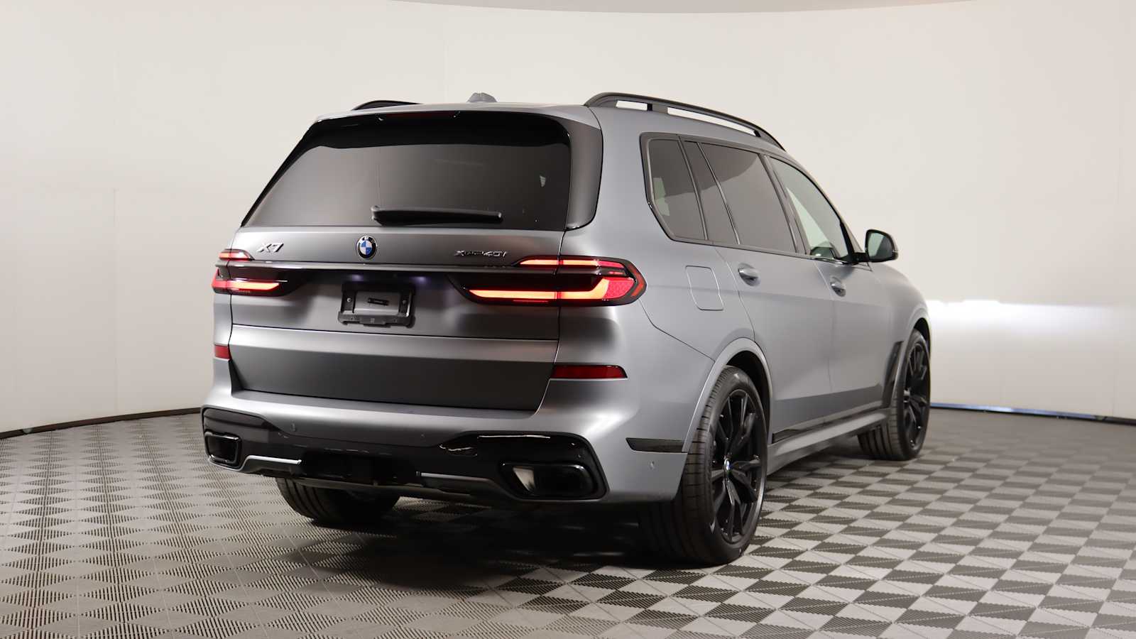 new 2025 BMW X7 car, priced at $103,525