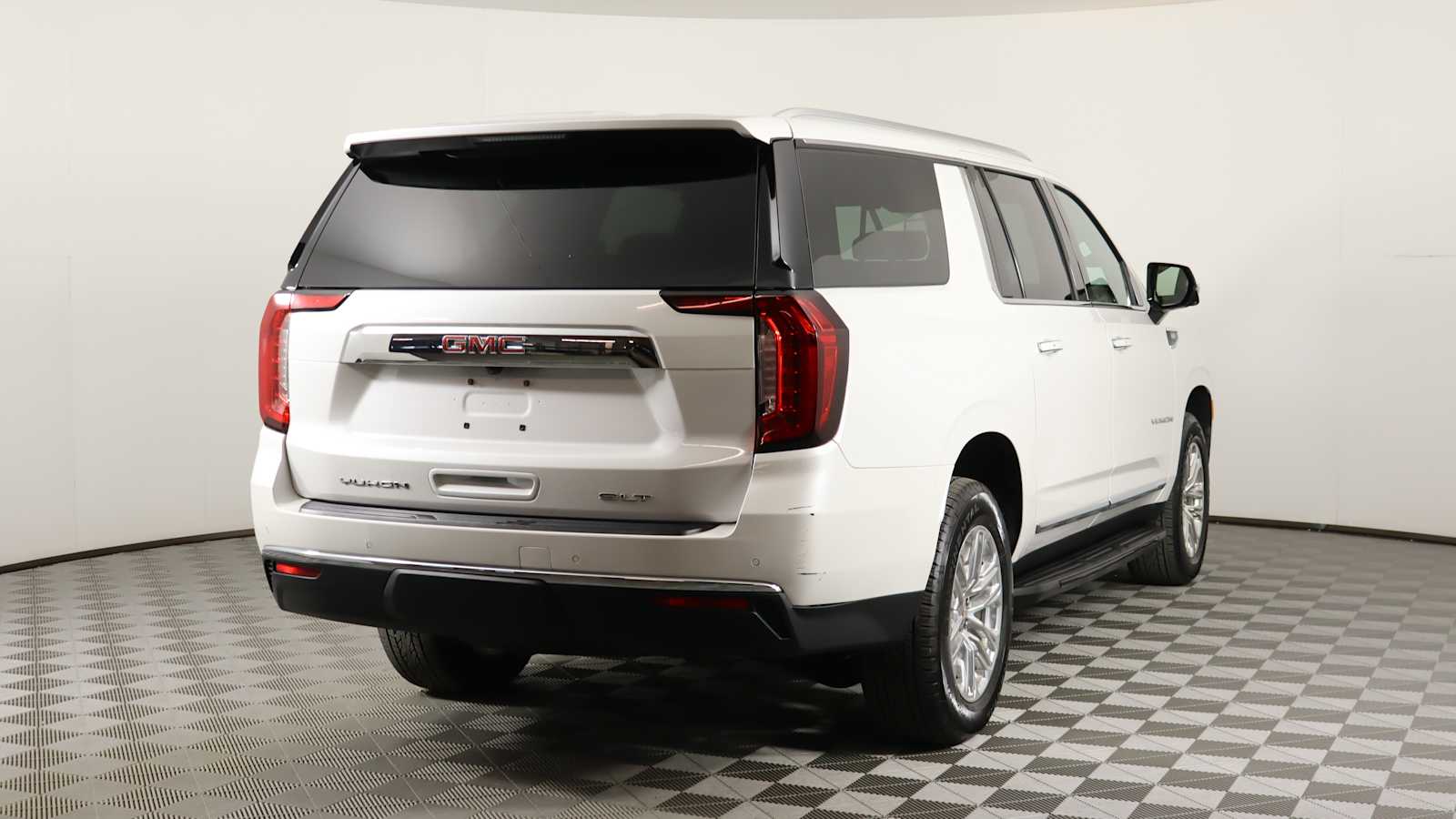 used 2022 GMC Yukon XL car, priced at $51,898
