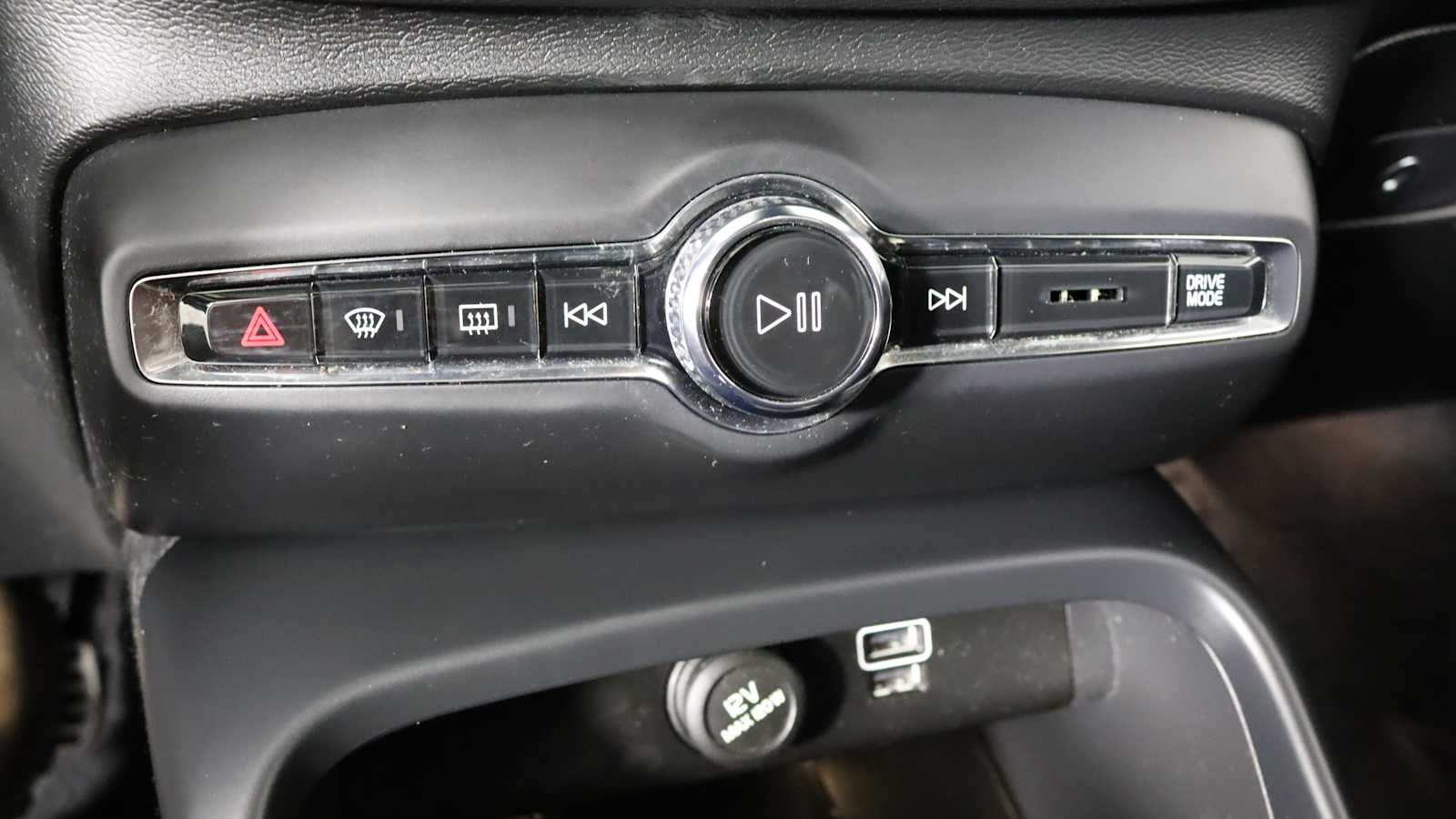 used 2019 Volvo XC40 car, priced at $24,698