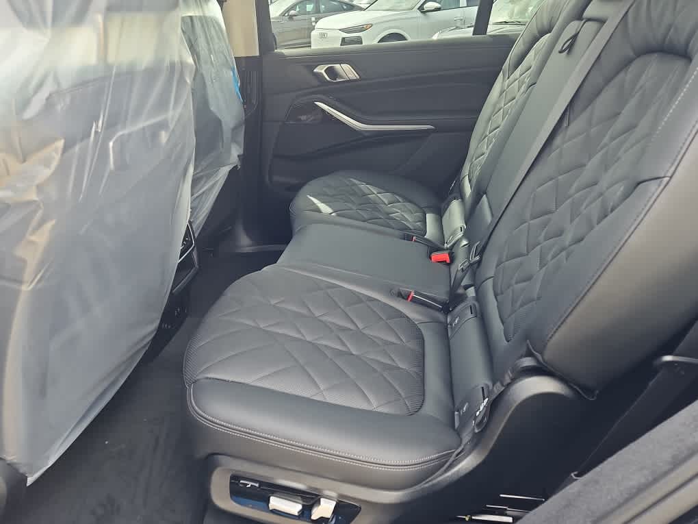 new 2025 BMW X7 car, priced at $88,025