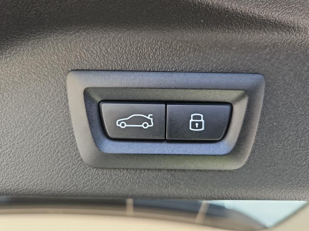new 2025 BMW X7 car, priced at $88,025