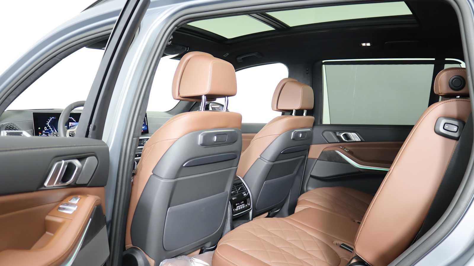 new 2025 BMW X7 car, priced at $103,525