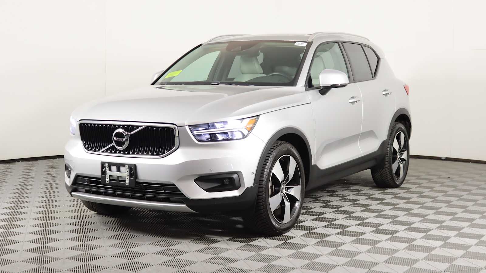 used 2019 Volvo XC40 car, priced at $23,698