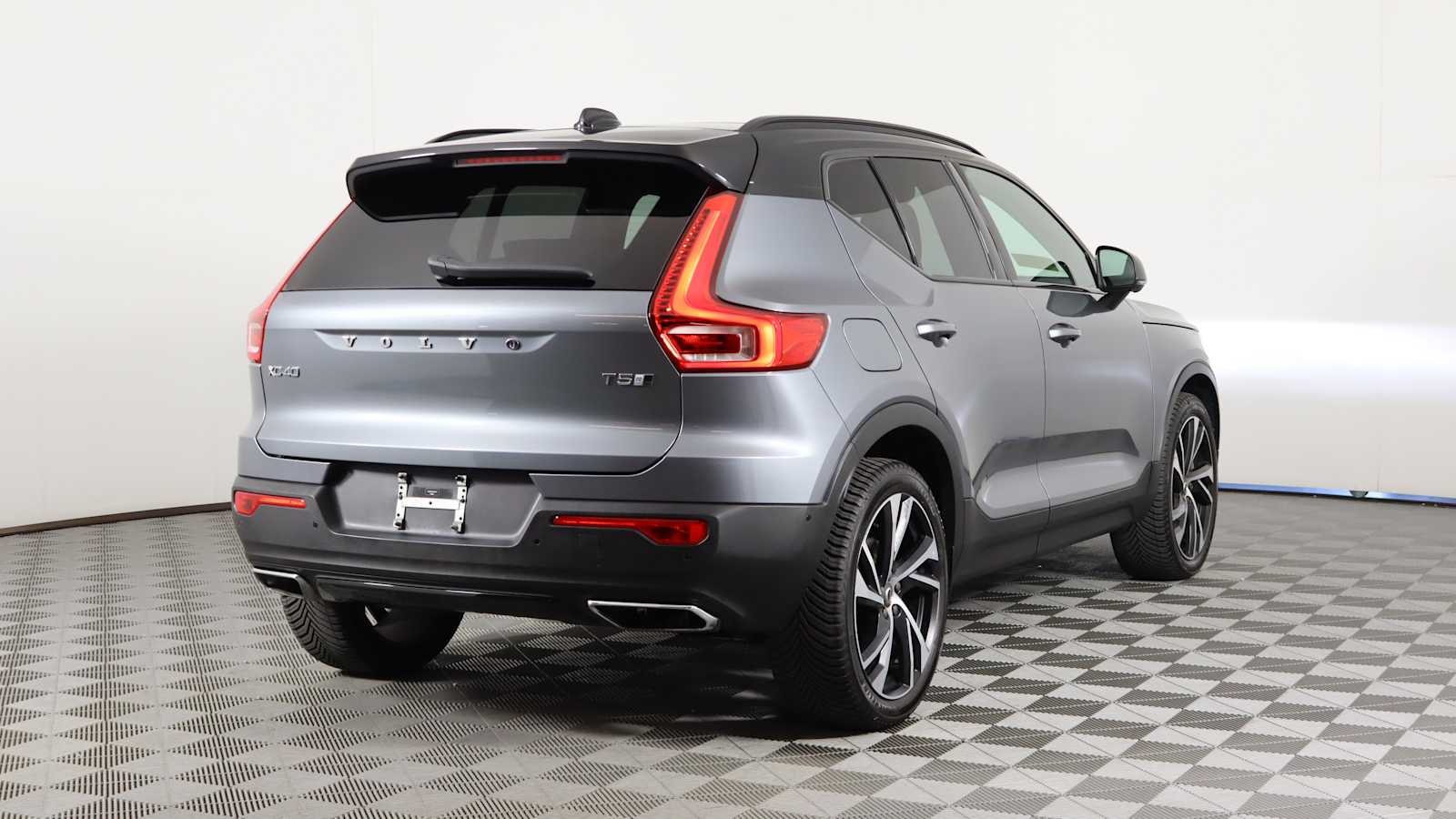 used 2019 Volvo XC40 car, priced at $24,698