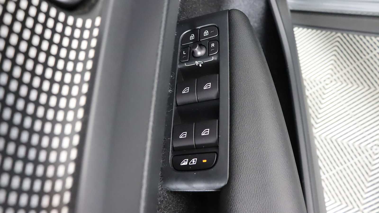 used 2019 Volvo XC40 car, priced at $24,698