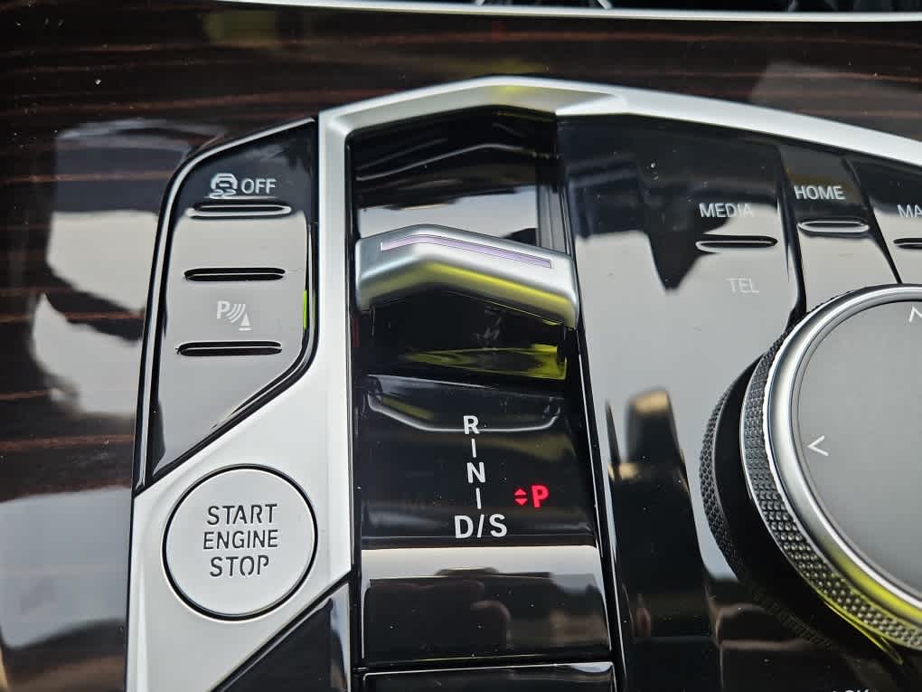 new 2025 BMW X7 car, priced at $94,275