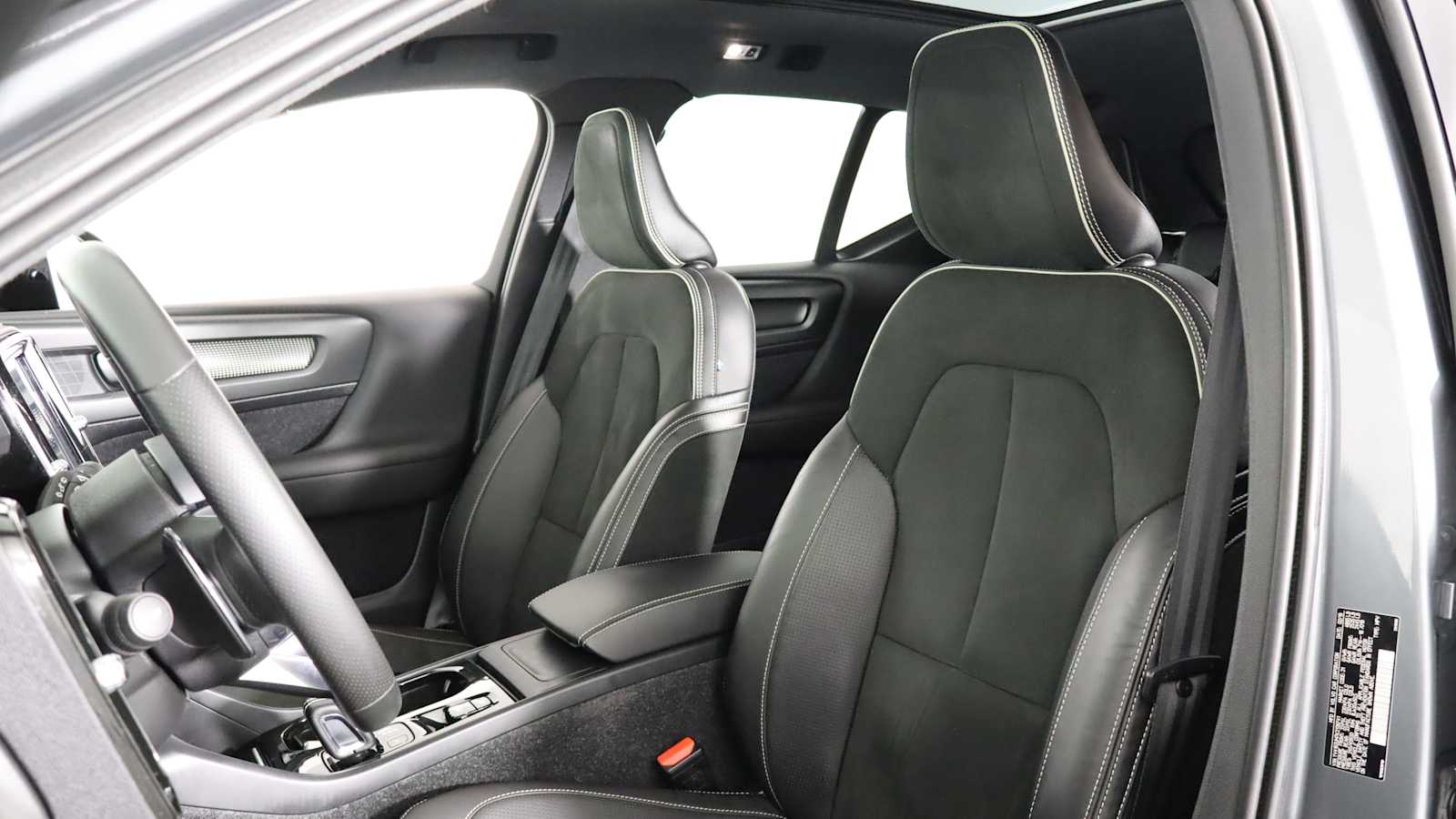 used 2019 Volvo XC40 car, priced at $24,698