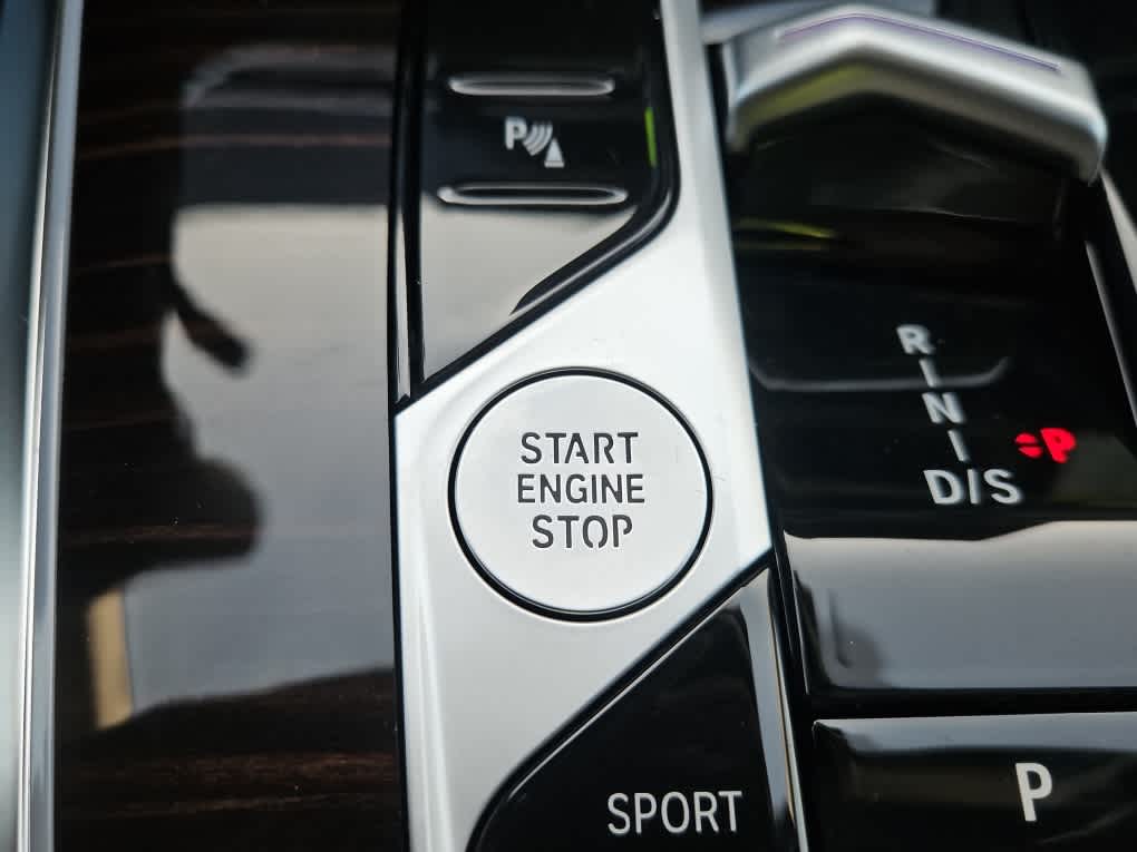 new 2025 BMW X7 car, priced at $94,275