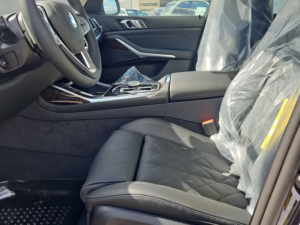 new 2025 BMW X7 car, priced at $86,425