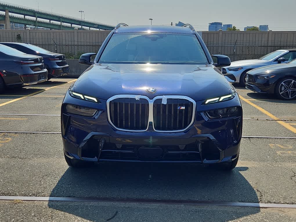 new 2025 BMW X7 car, priced at $118,925