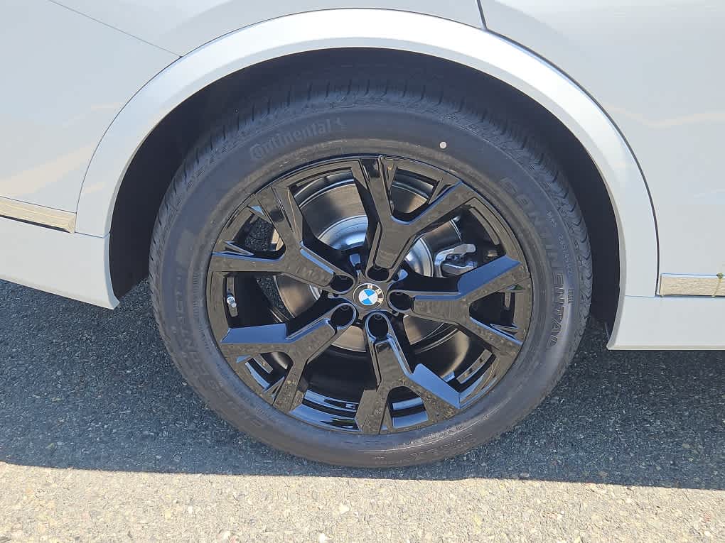 new 2026 BMW X7 car, priced at $92,525