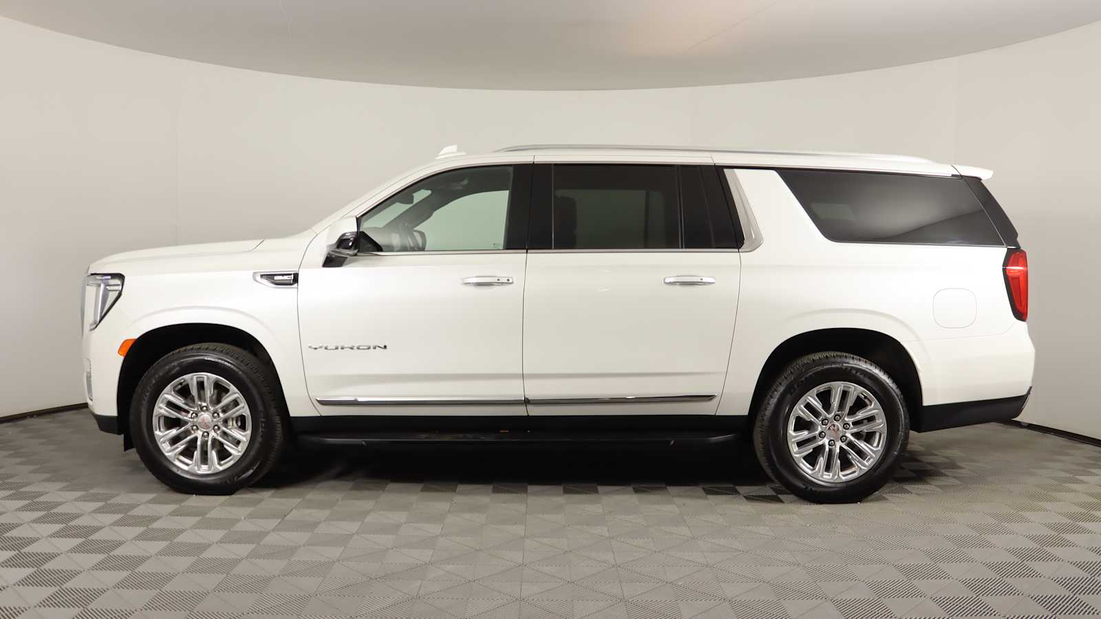used 2022 GMC Yukon XL car, priced at $51,898