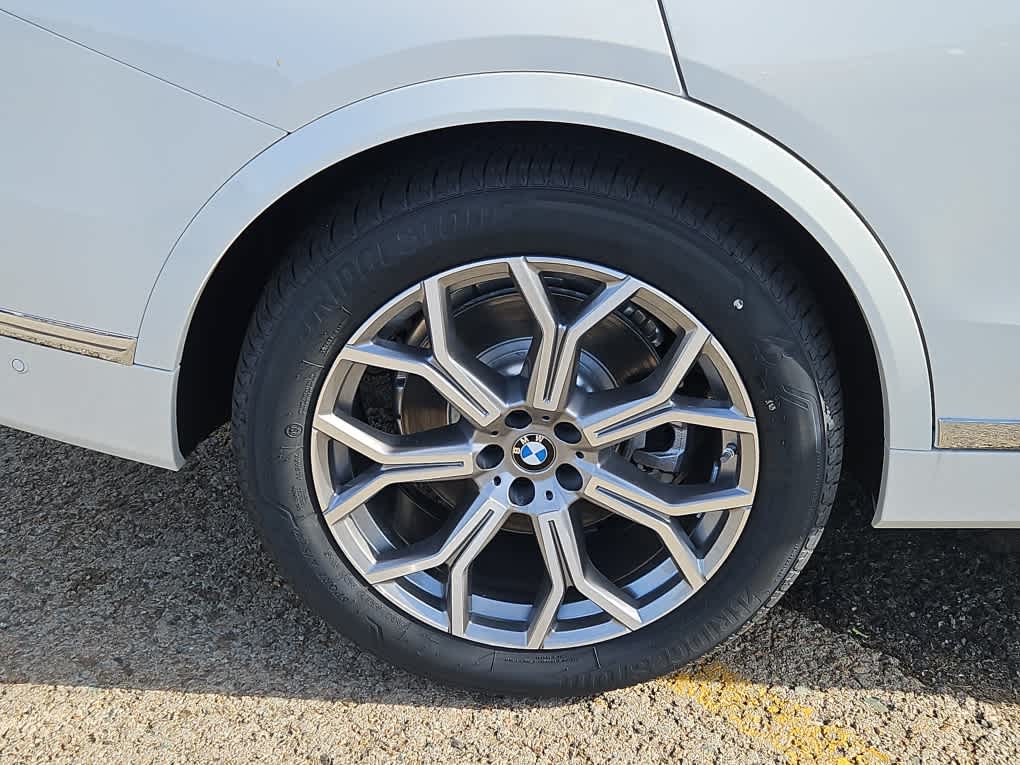 new 2025 BMW X7 car, priced at $88,625