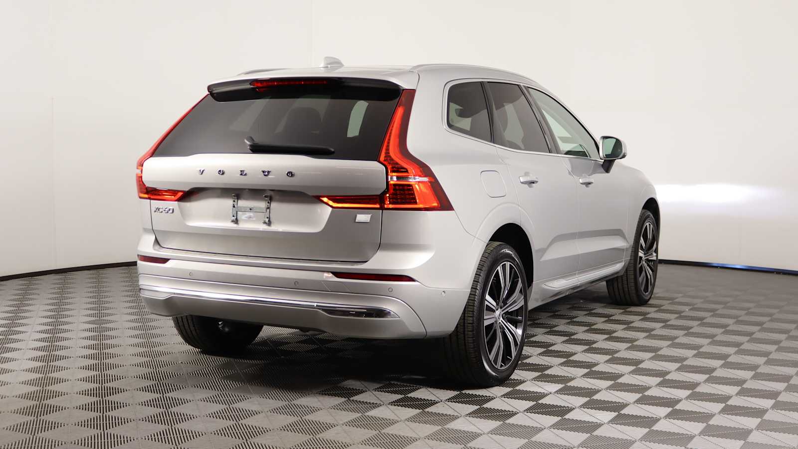 used 2022 Volvo XC60 Recharge Plug-In Hybrid car, priced at $39,798