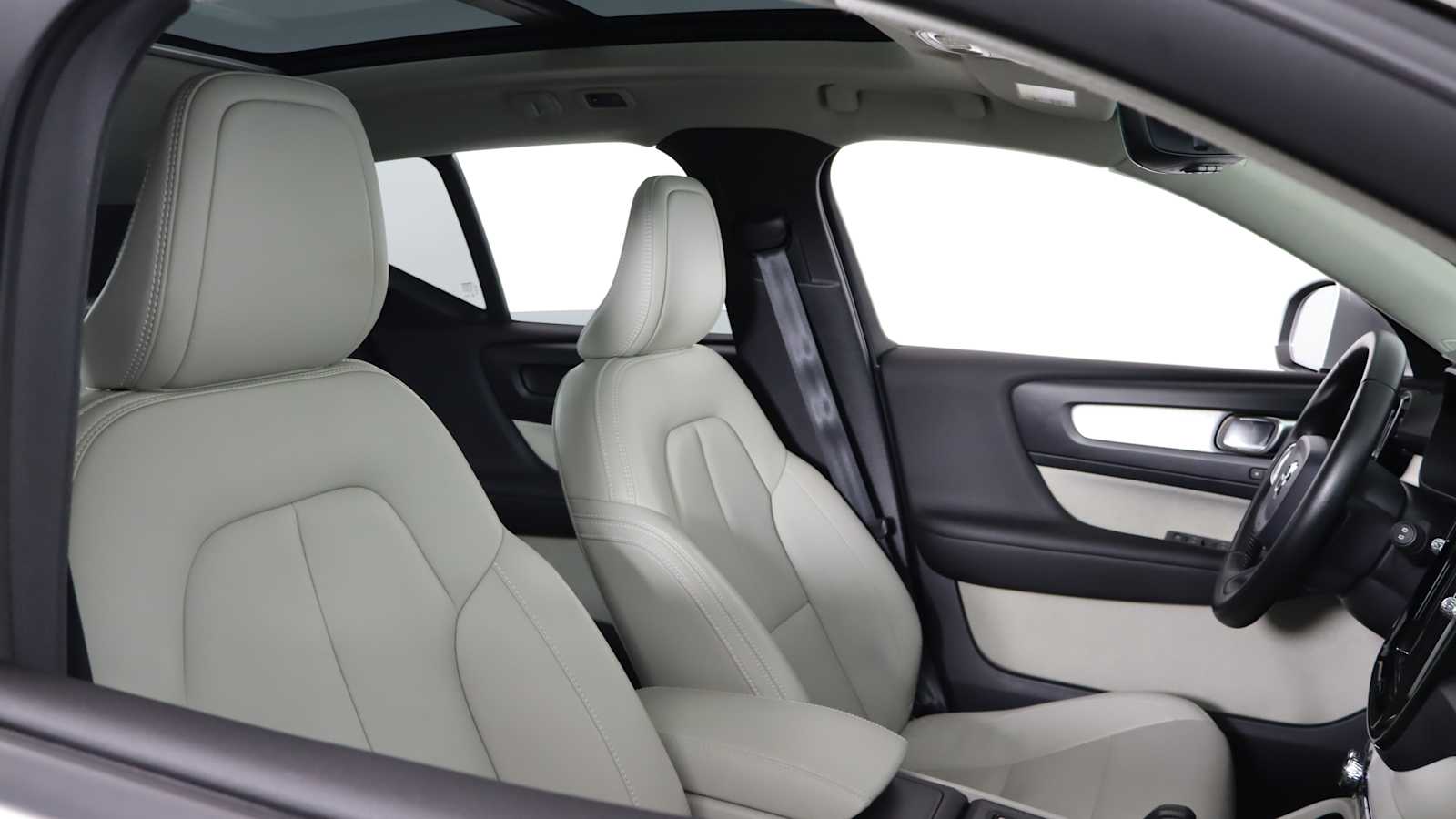 used 2019 Volvo XC40 car, priced at $23,698