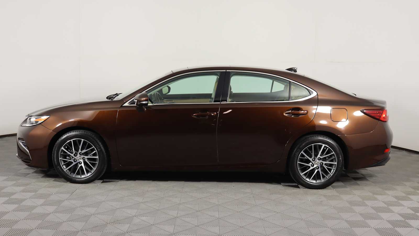 used 2018 Lexus ES 350 car, priced at $27,798