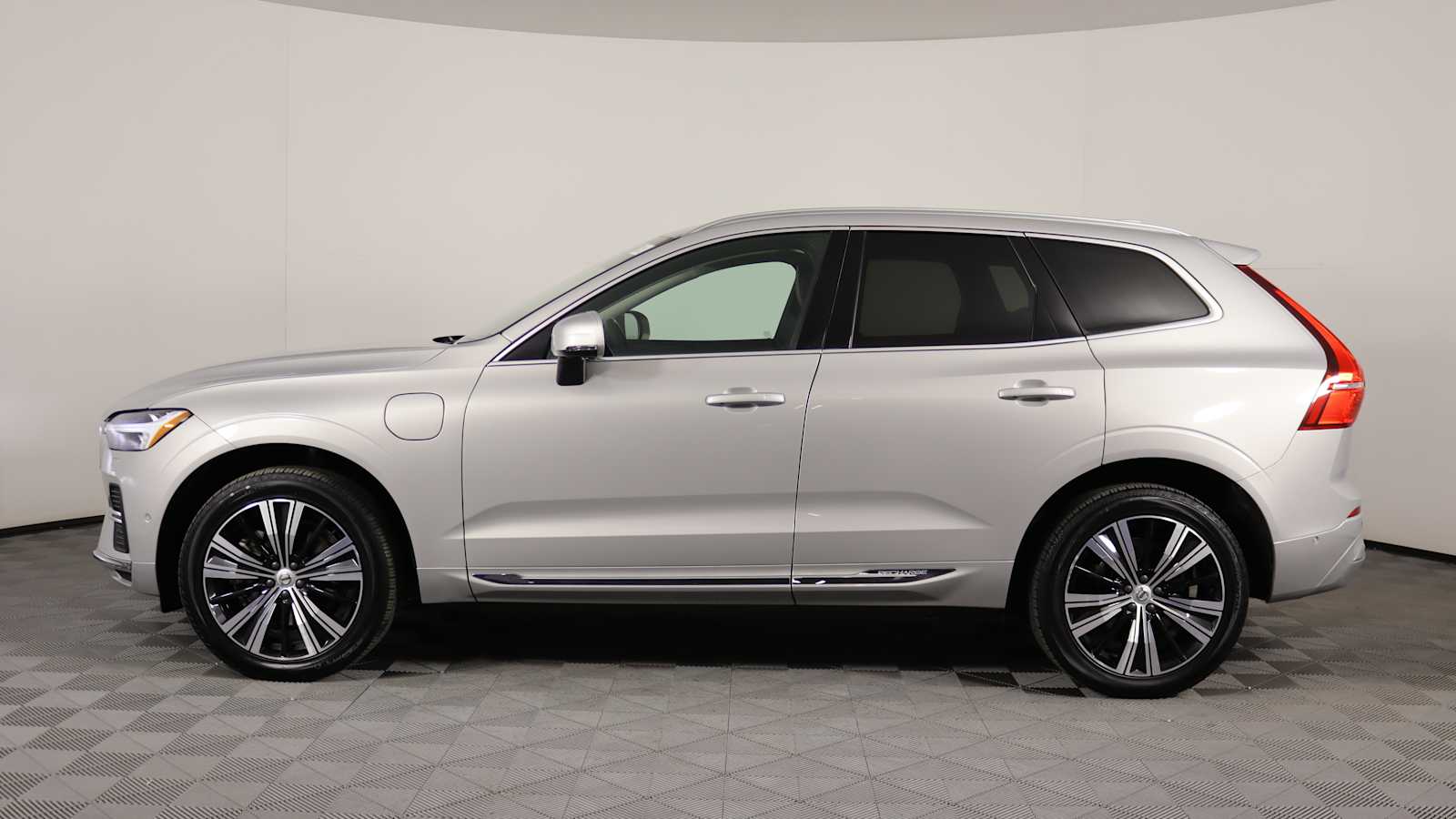 used 2022 Volvo XC60 Recharge Plug-In Hybrid car, priced at $39,798