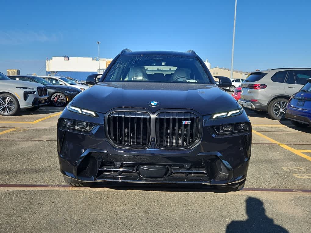 new 2025 BMW X7 car, priced at $119,370