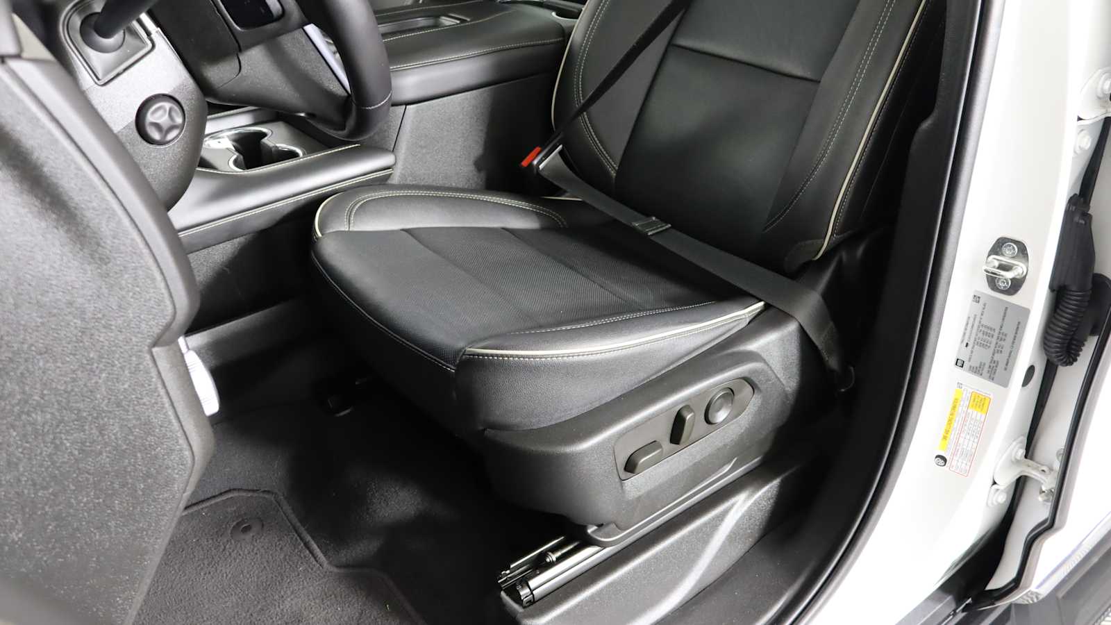 used 2022 GMC Yukon XL car, priced at $51,898