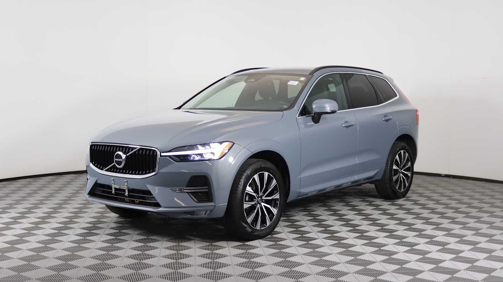 used 2023 Volvo XC60 car, priced at $35,698