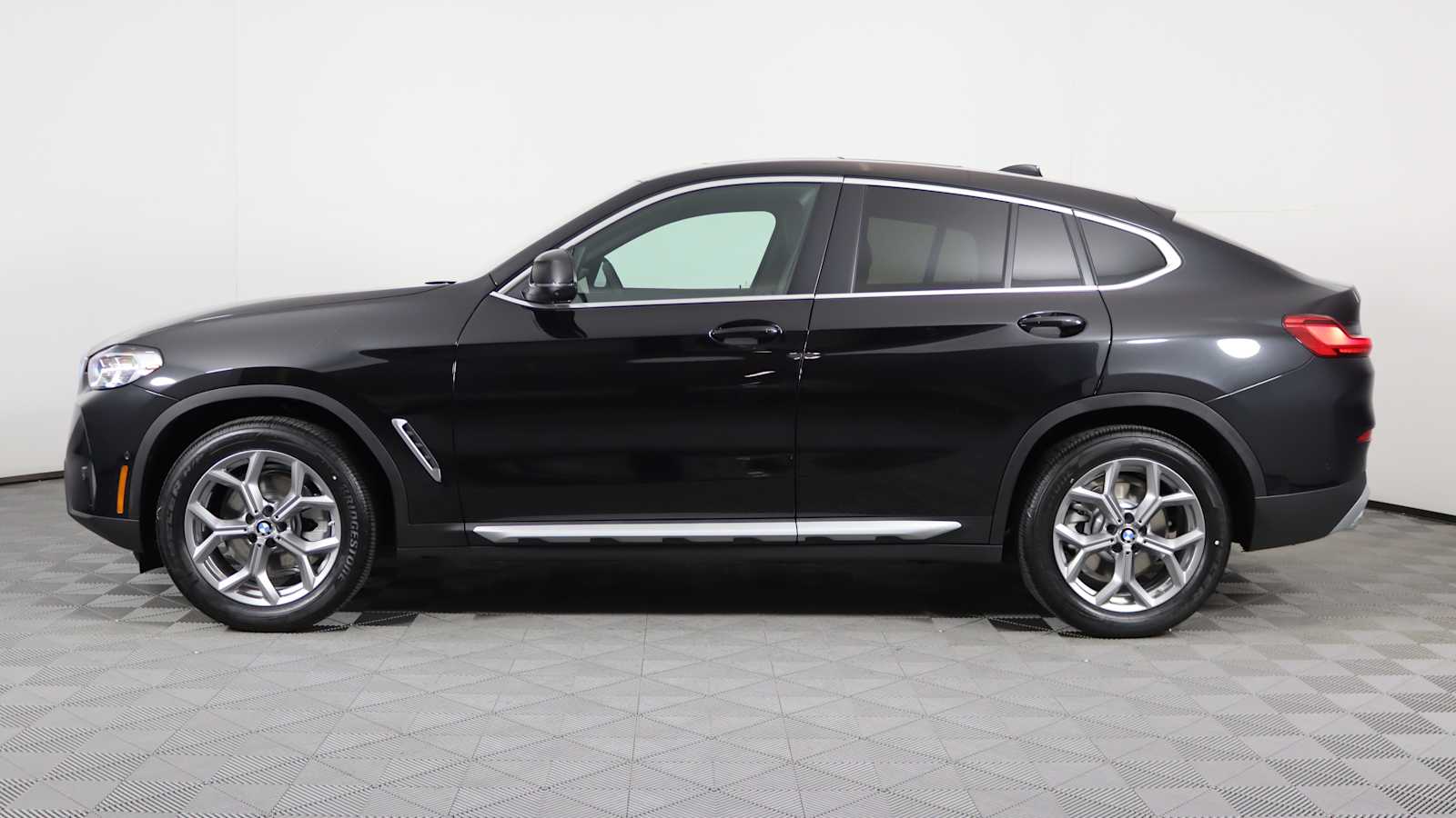 new 2025 BMW X4 car, priced at $60,425