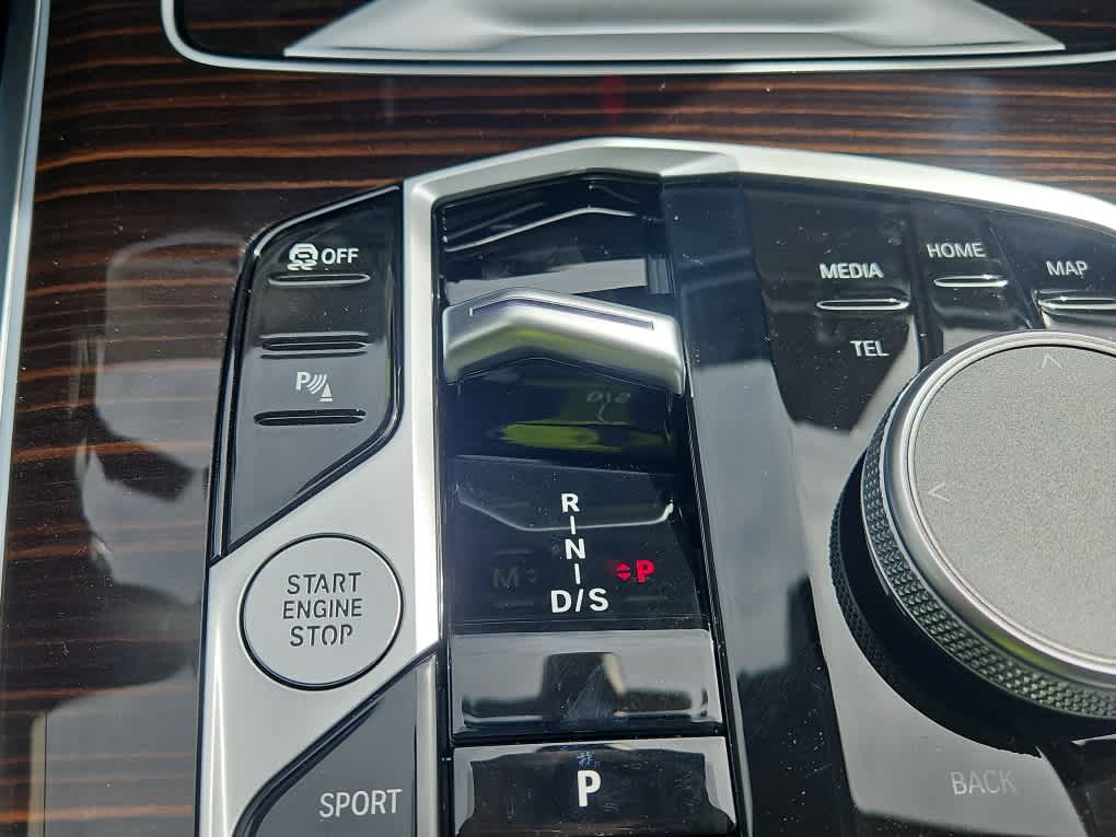 new 2025 BMW X7 car, priced at $88,025