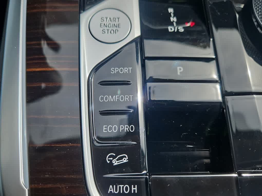 new 2025 BMW X7 car, priced at $88,025