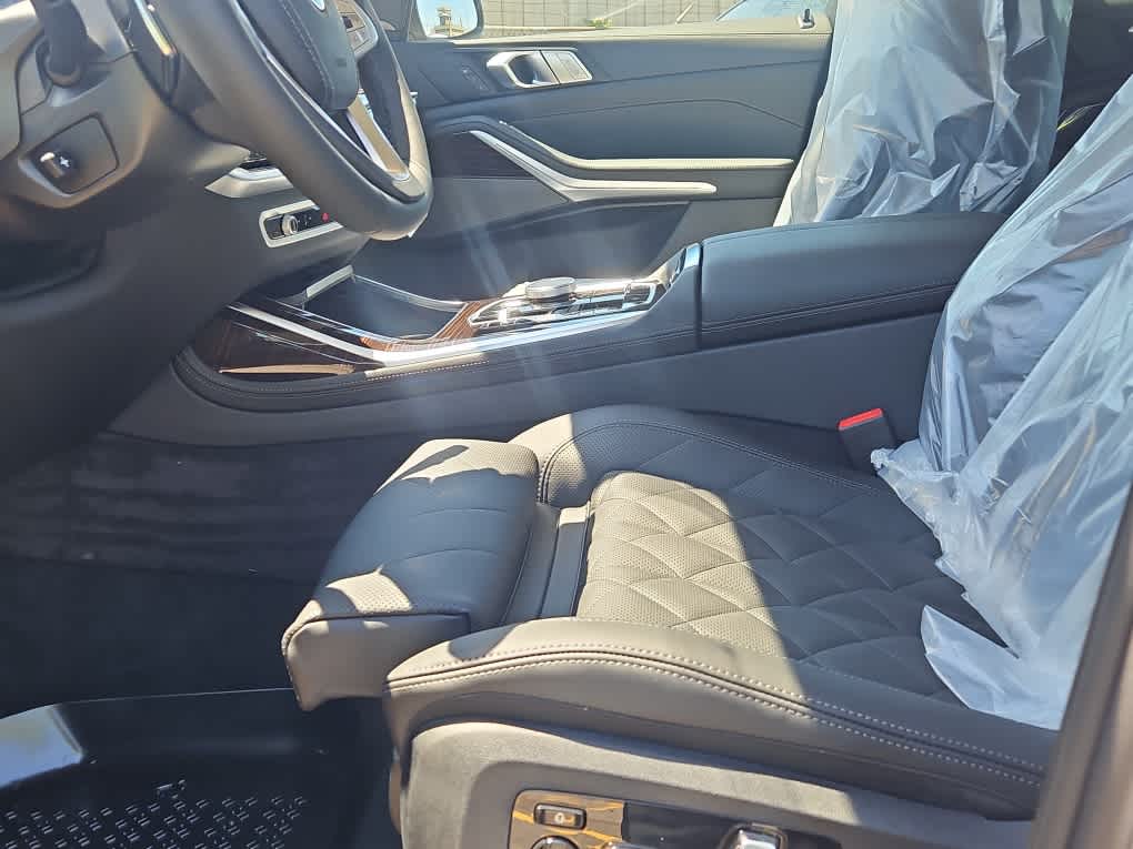 new 2026 BMW X7 car, priced at $92,525