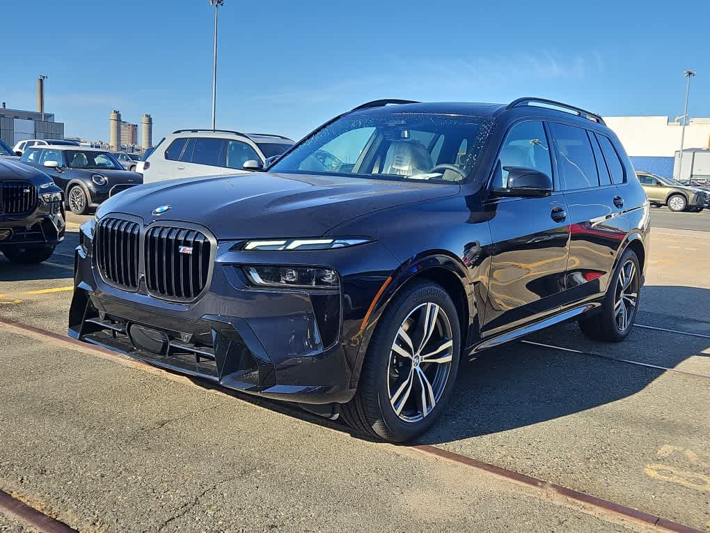 new 2025 BMW X7 car, priced at $119,370