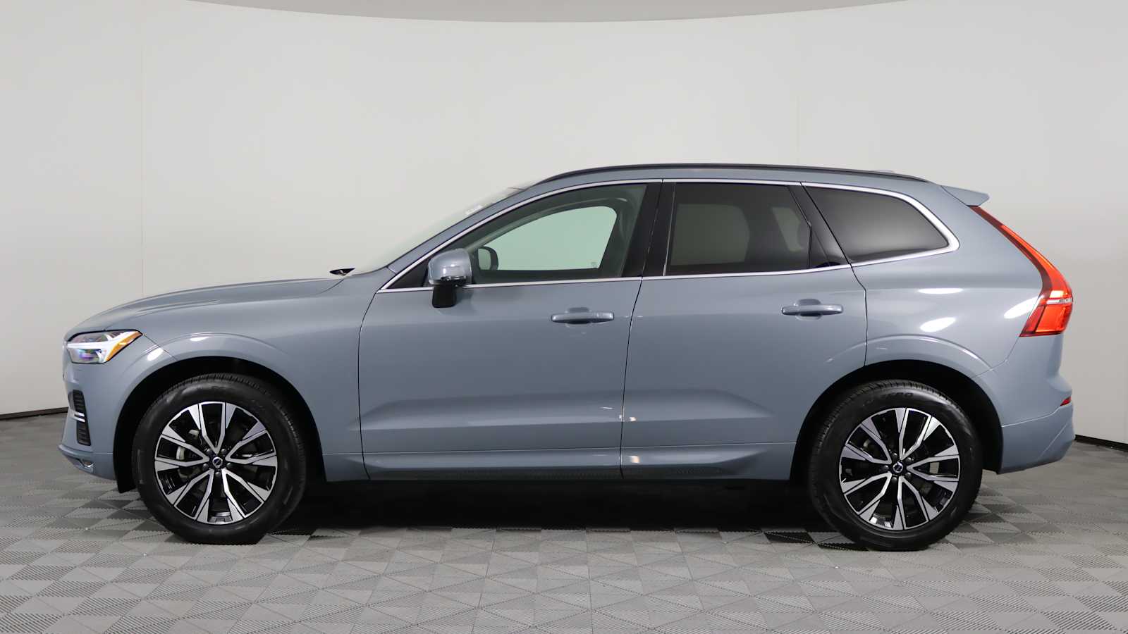 used 2023 Volvo XC60 car, priced at $35,698