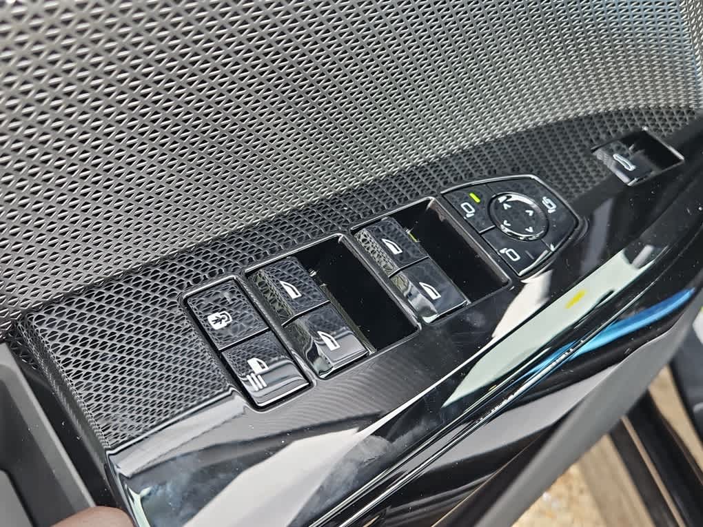 new 2025 BMW 7-Series car, priced at $107,150