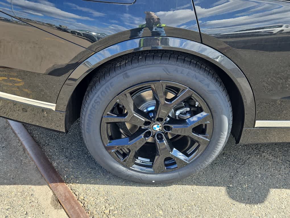 new 2025 BMW X7 car, priced at $86,425