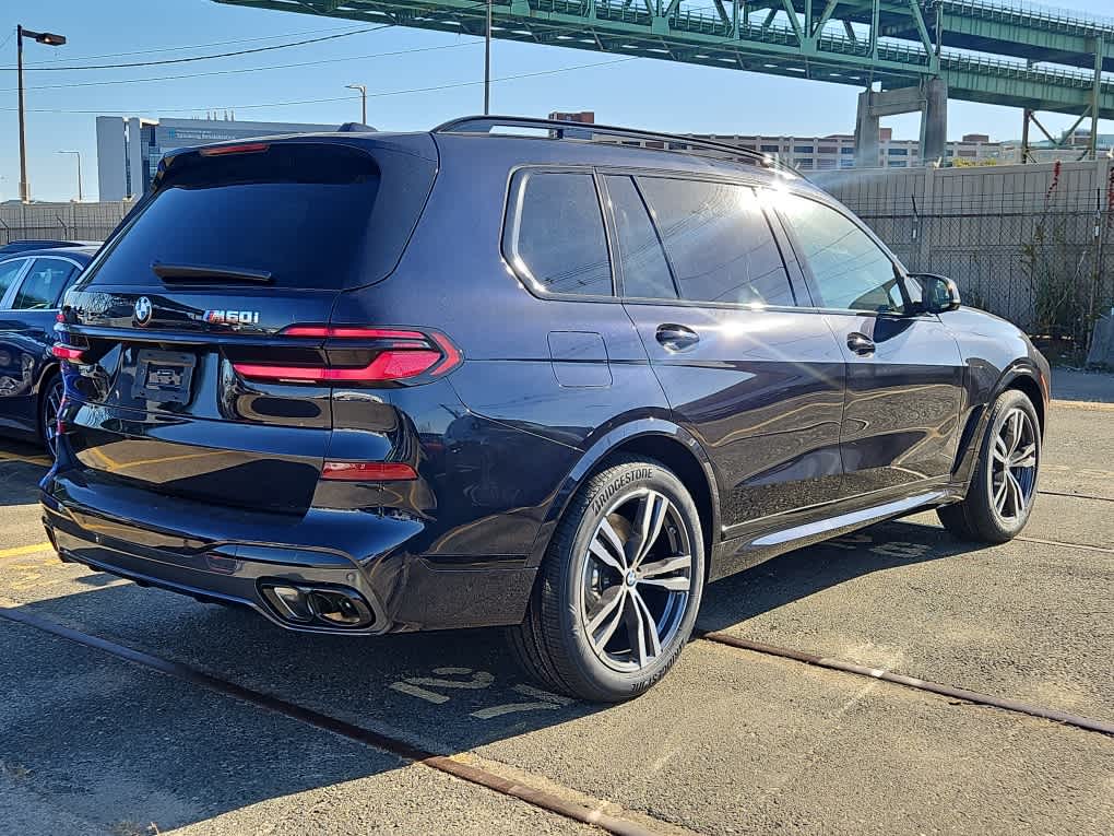 new 2025 BMW X7 car, priced at $119,370