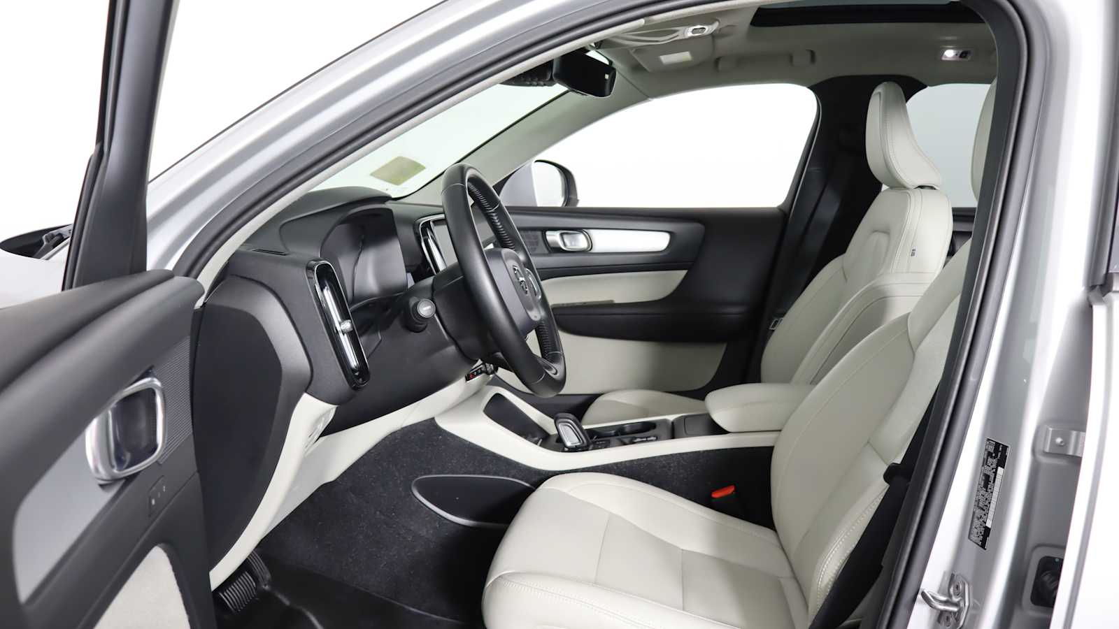used 2019 Volvo XC40 car, priced at $23,698