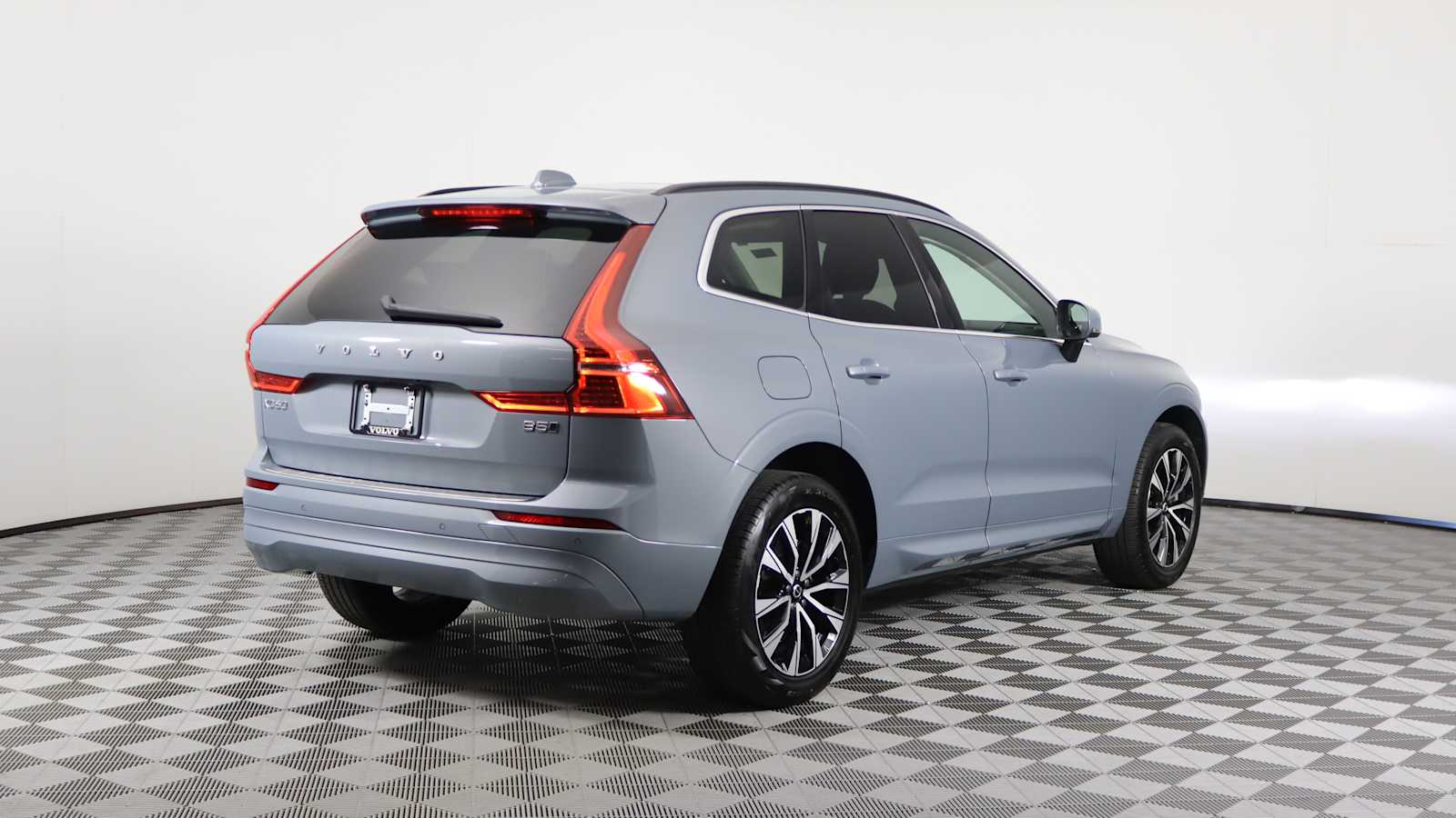 used 2023 Volvo XC60 car, priced at $35,698