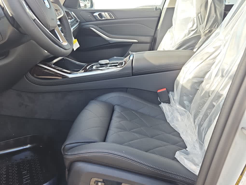 new 2025 BMW X7 car, priced at $88,625