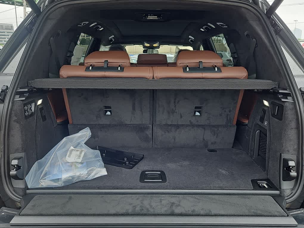 new 2026 BMW X7 car, priced at $125,745