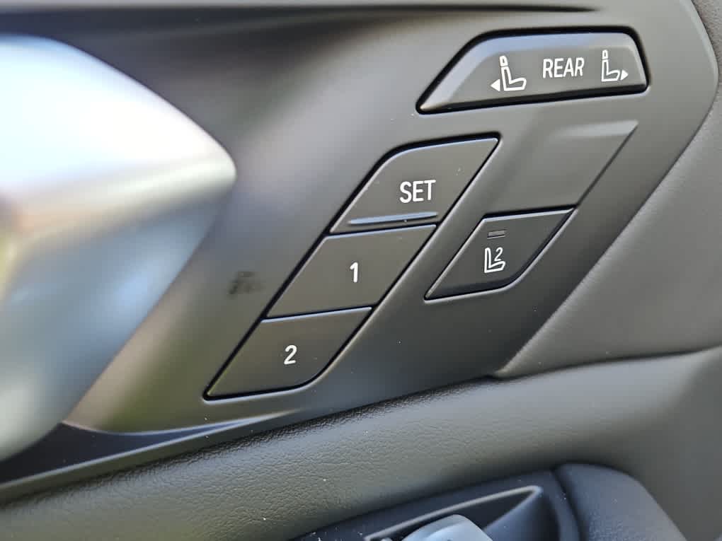 new 2025 BMW X7 car, priced at $86,425