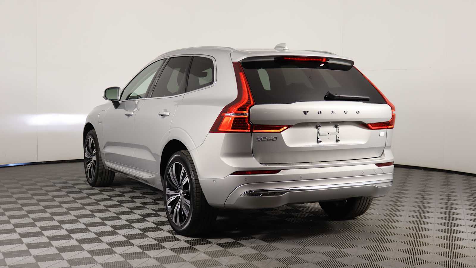 used 2022 Volvo XC60 Recharge Plug-In Hybrid car, priced at $39,798